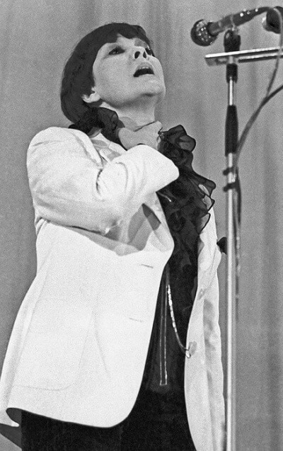 Белла Ахмадулина читает свои стихи Аудиокниги слушать 🎶 Лучшие аудиокниги бесплатно без регистрации и sms (смс)